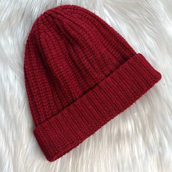 Uniqlo Heat Tech Red Knit Beanie - Picture 3 of 4